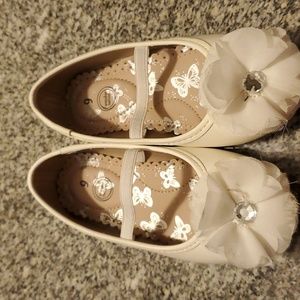 Toddler girl's dressed shoes